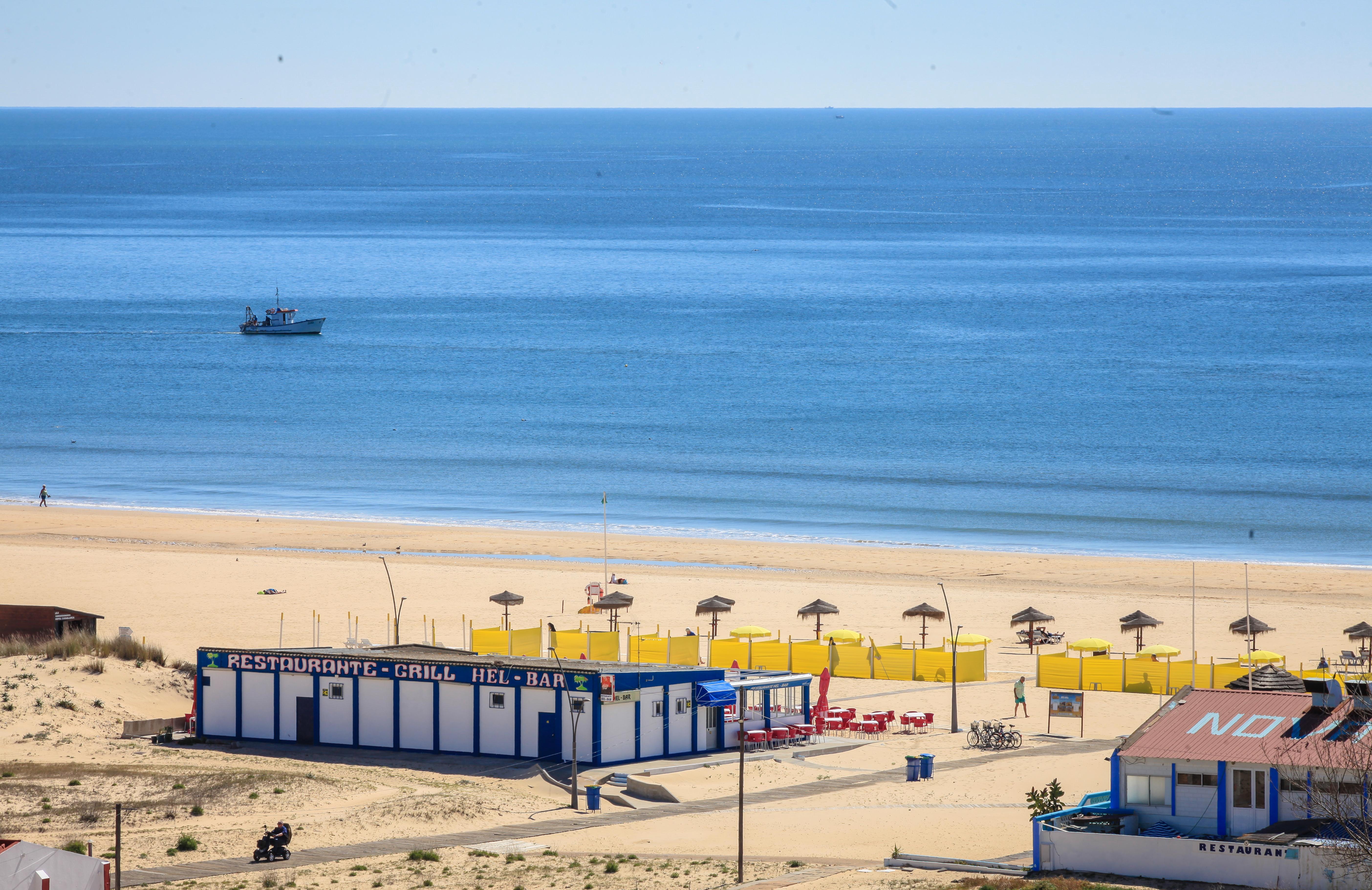 Hotel Baia De Монте-Гордо Экстерьер фото